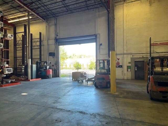 More Photos Of 912-915 S Dixie Hwy E, Pompano Beach, Pompano Beach Manufacturing For Lease