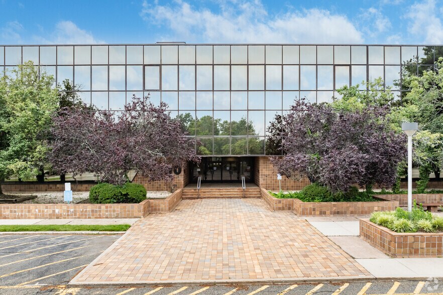 More Photos Of 200 Jericho Quadrangle, Jericho Office For Lease