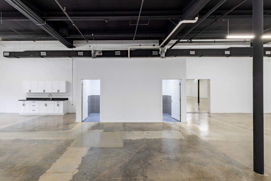 More Photos Of 6800-6890 NE 4th Ct, Miami Light Distribution For Lease