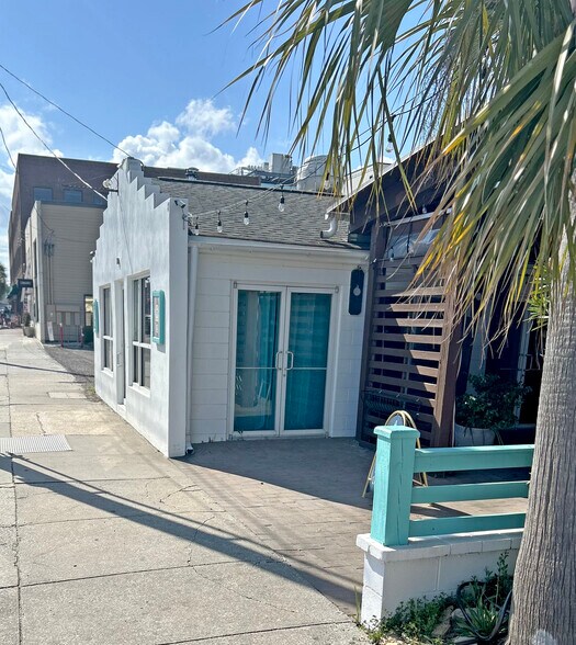 Primary Photo Of 6 N Market St, Charleston Restaurant For Sale