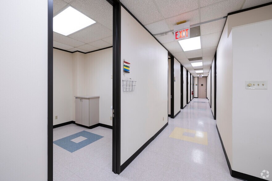 More Photos Of 7440 Cypress Creek Pky, Houston Storefront Retail Office For Sale