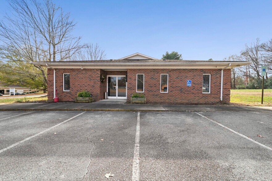 Primary Photo Of 1414 Ellen St, Monroe Medical For Sale