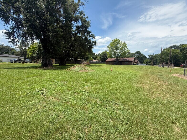 More Photos Of 1007 Richey Dr, Gladewater Apartments For Sale