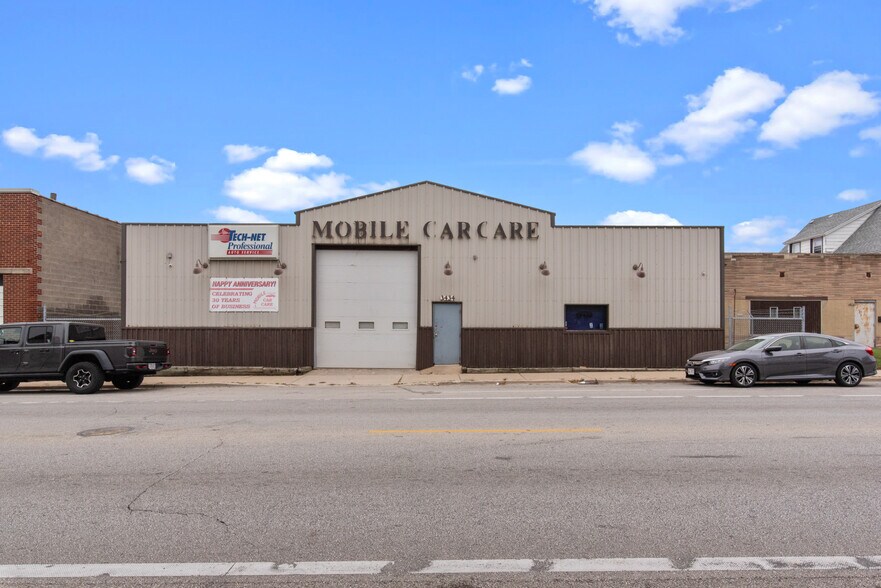 Primary Photo Of 3434 N Holton St, Milwaukee Auto Repair For Sale