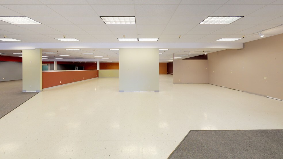 More Photos Of 110-114 S Rum River Dr, Princeton General Retail For Lease