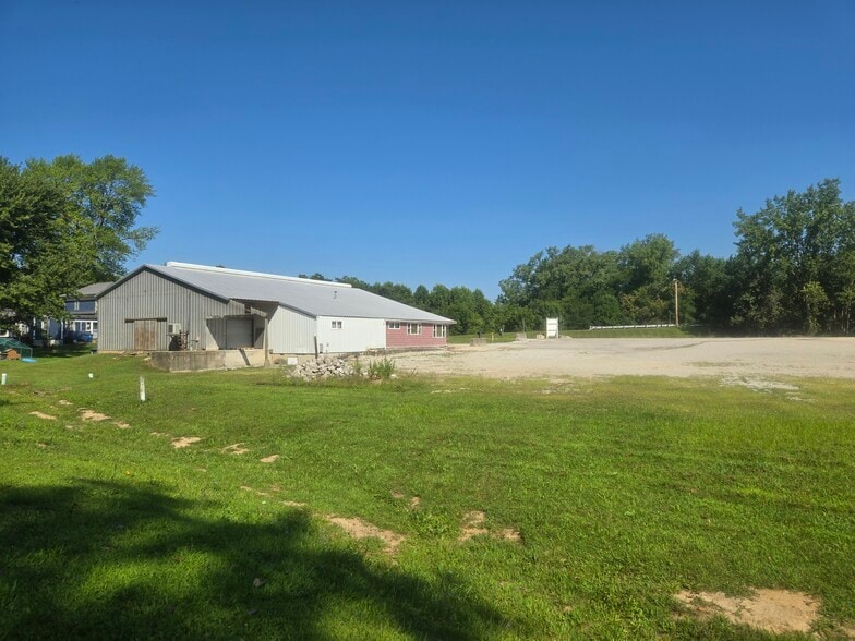 More Photos Of 10199 S Wayne Rd, Warren Showroom For Sale