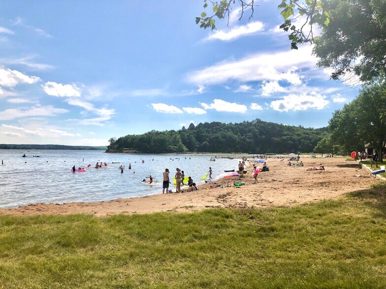 More Photos Of 1015-1021 Walnut St, Yankton Apartments For Sale