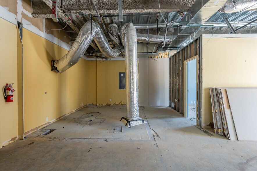 More Photos Of 308 W Rosemary St, Chapel Hill Office For Sale