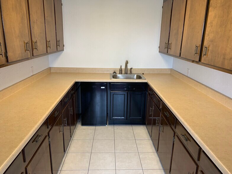 More Photos Of 304-308 S Lowry St, Smyrna Office For Lease