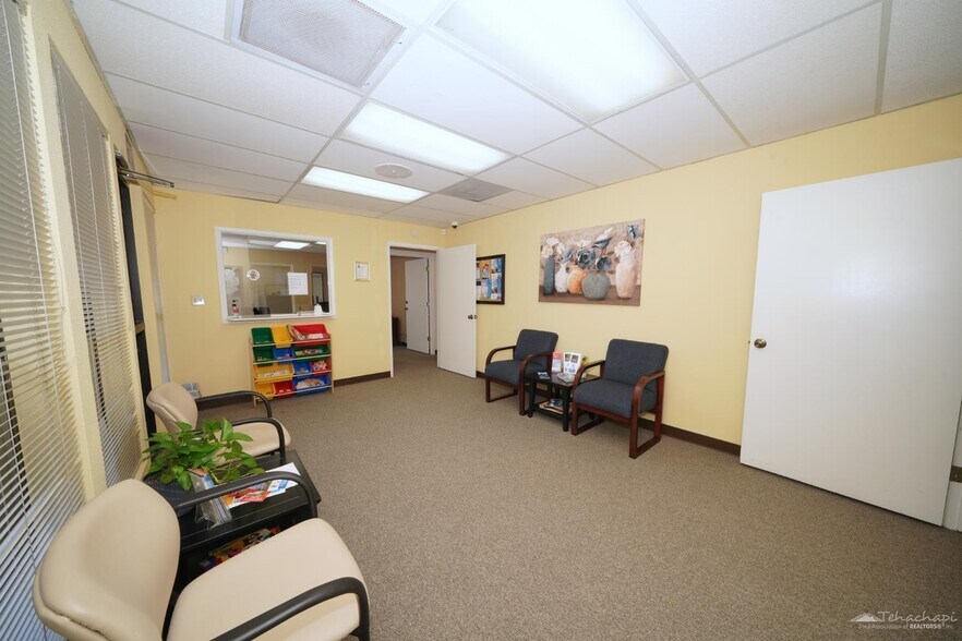 More Photos Of 20031 W Valley Blvd, Tehachapi Office For Sale