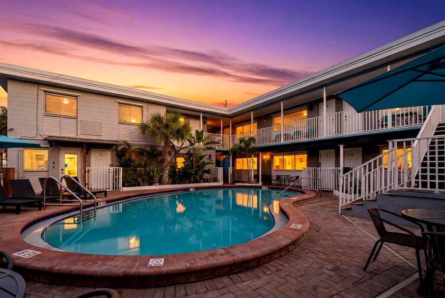Primary Photo Of 11965 Gulf Blvd, Treasure Island Hotel For Sale