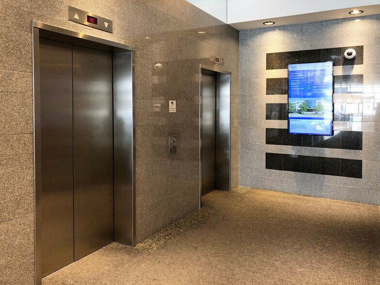 More Photos Of 940-950 Blvd St-Jean, Pointe-claire Unknown For Lease