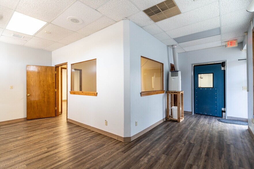 More Photos Of 11813 W 77th St, Lenexa Office For Sale