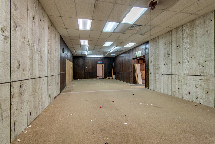 More Photos Of 128-130 N Mill St, Saint Louis General Retail For Sale