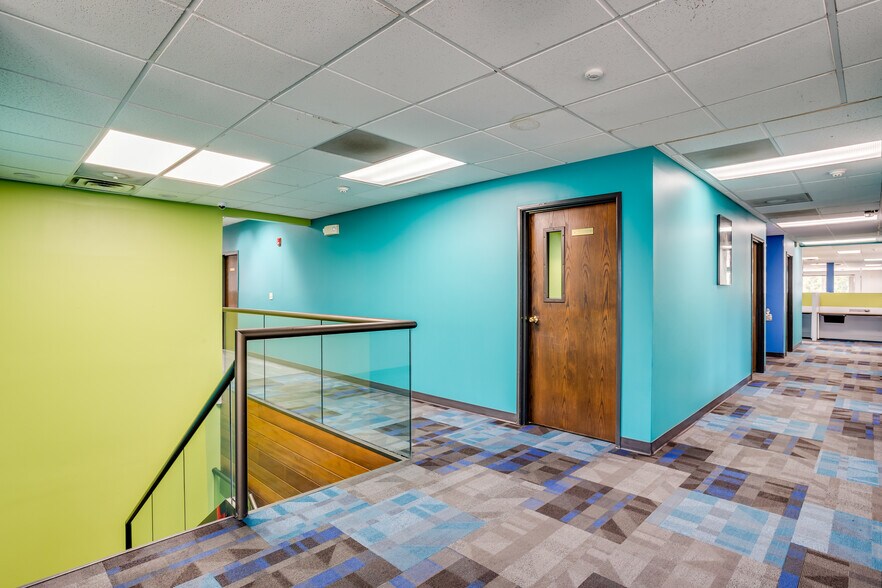 More Photos Of 500 W 1 St Ave, Hutchinson Office For Sale
