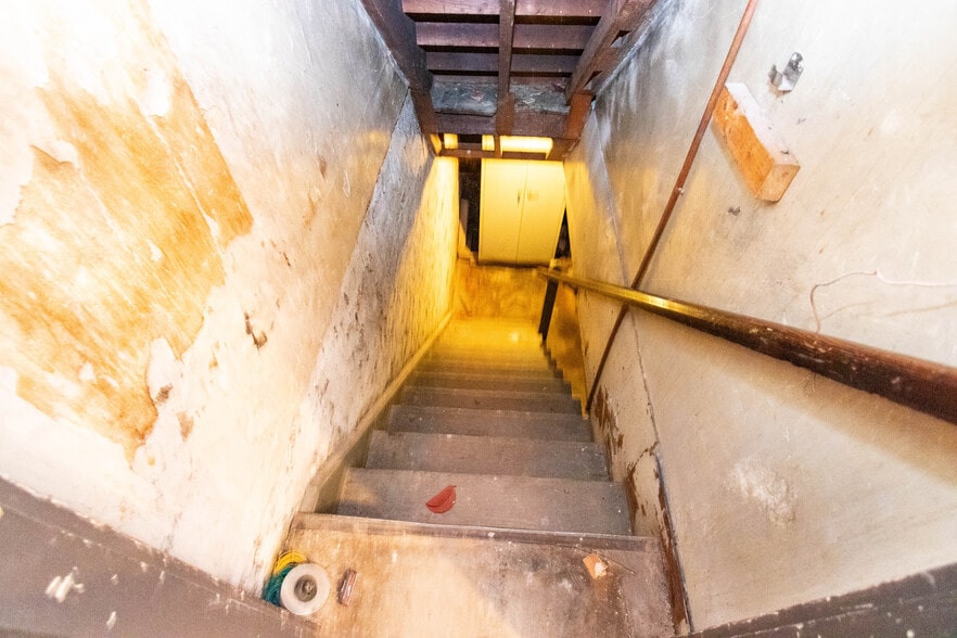 More Photos Of 115 W Saratoga St, Baltimore Storefront Retail Residential For Sale