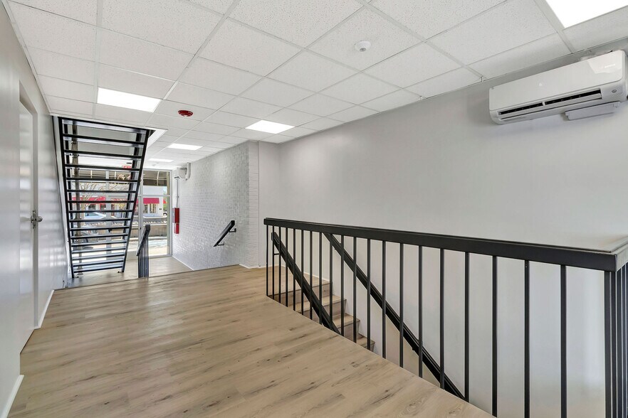 More Photos Of 2533-2537 Far Hills Ave, Oakwood Paulding Storefront Retail Office For Lease