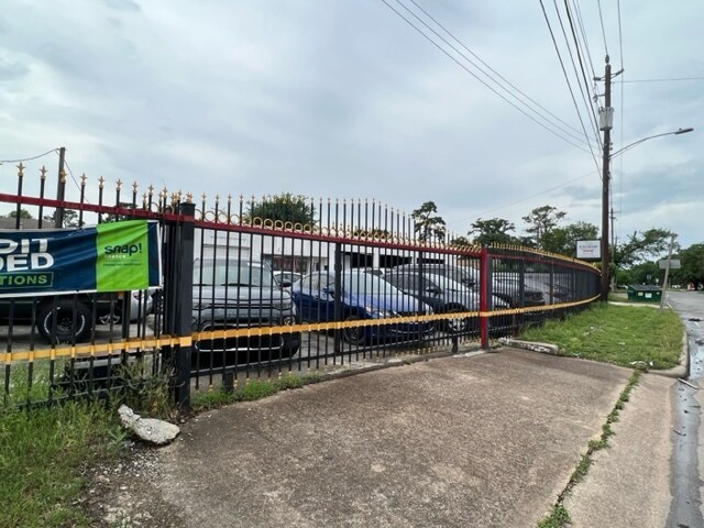 More Photos Of 1705 Campbell Rd, Houston Auto Repair For Lease