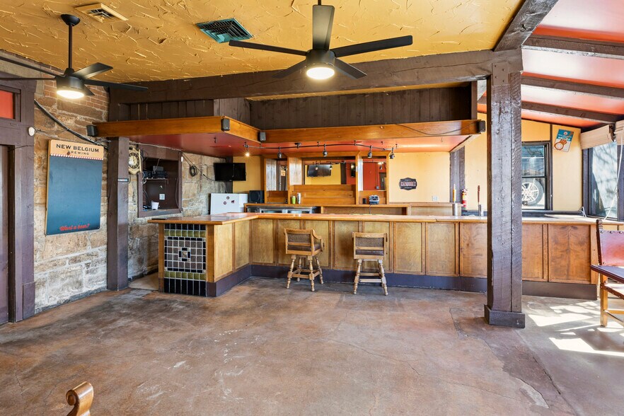 More Photos Of 8 S Grand Ave, Montrose Storefront Retail Residential For Lease