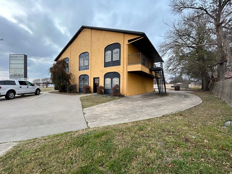 More Photos Of 1610 Posey Ln, Sulphur Springs Office For Sale