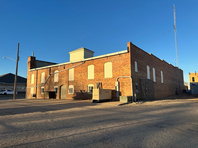 More Photos Of 122 W Main St, Elk Point Manufacturing For Lease