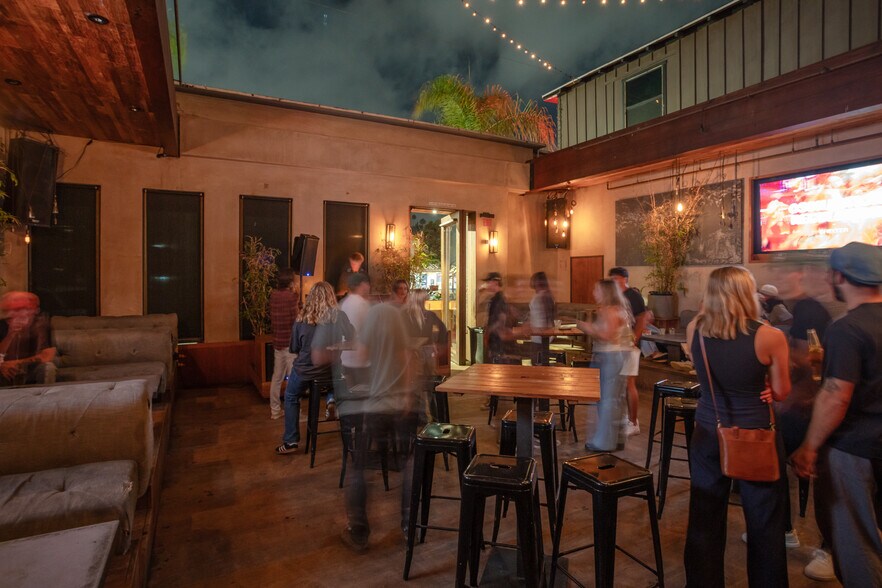 More Photos Of 540-546 S Coast Highway 101 Hwy, Encinitas Bar For Sale