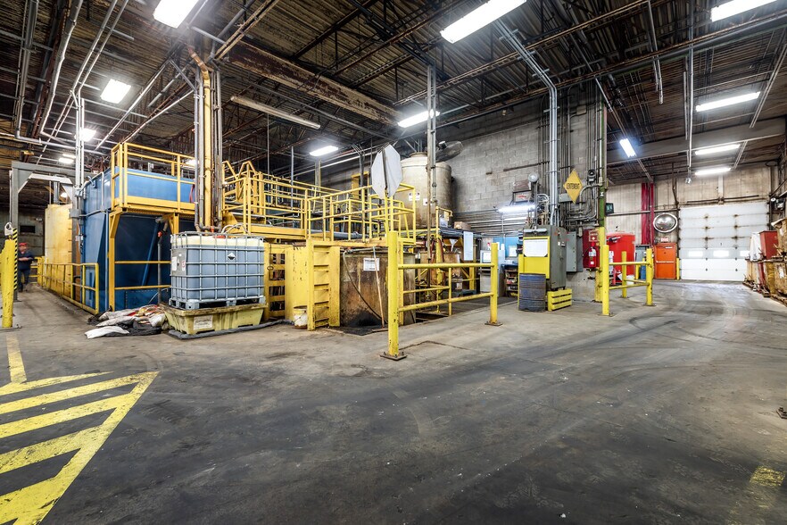 More Photos Of 2620 Rue Bernard-Pilon, St-Mathieu-de-Beloeil Manufacturing For Sale