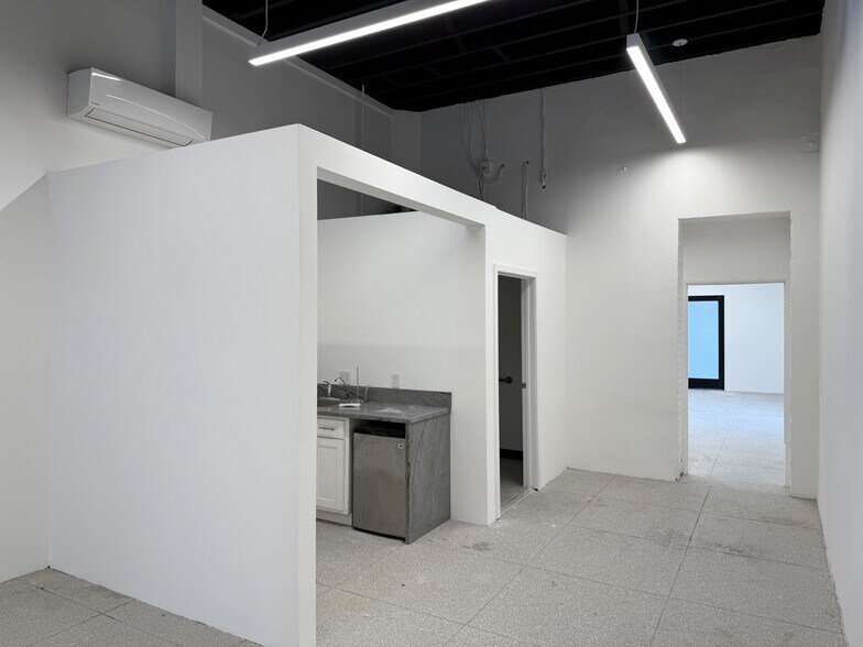 More Photos Of 4624-4626 W Washington Blvd, Los Angeles Freestanding For Lease