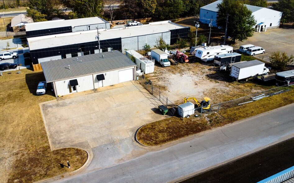 More Photos Of 149 S 40th St, Springdale Showroom For Lease