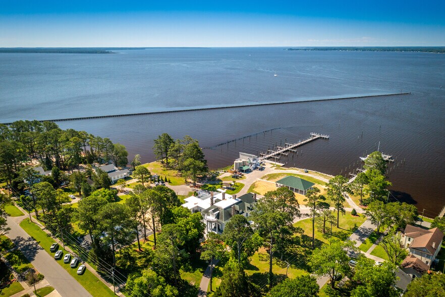 More Photos Of 738 E Main St, Belhaven Hotel For Sale