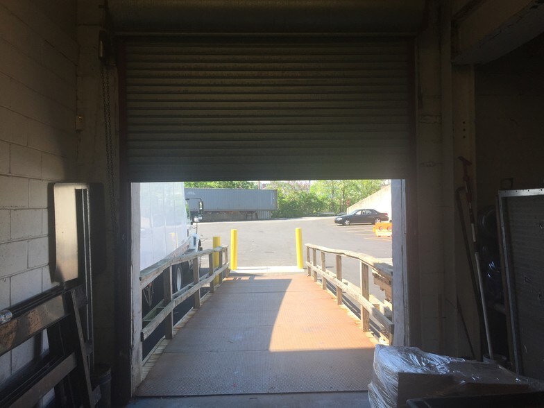 More Photos Of 718 S Fulton Ave, Mount Vernon Warehouse For Lease