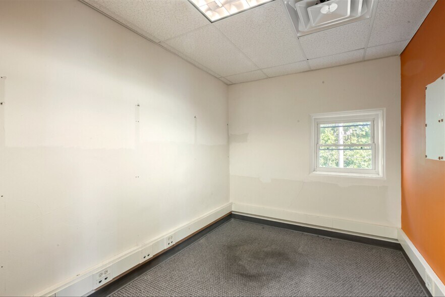 More Photos Of 260 Broadway, Saratoga Springs Coworking Space