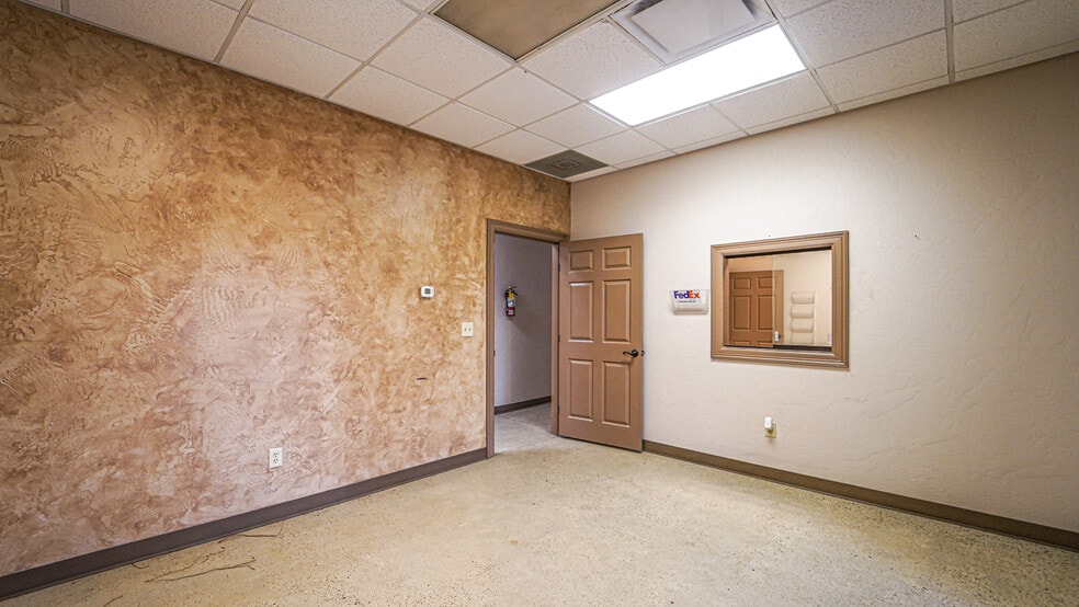 More Photos Of 5500 SW Moody St, Victoria Manufacturing For Sale