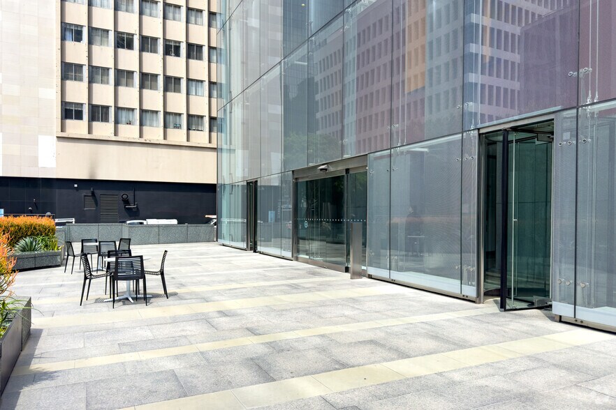 More Photos Of 707 Wilshire Blvd, Los Angeles Office For Lease