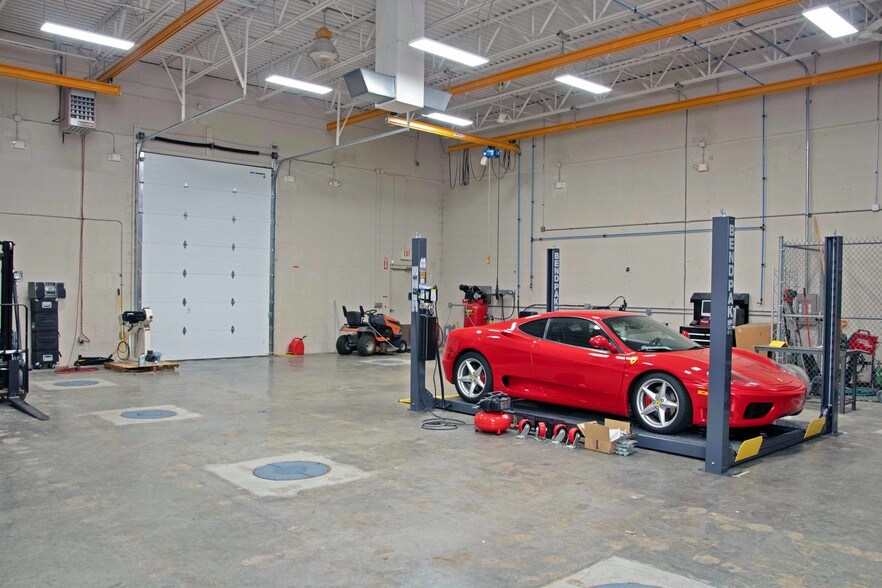 More Photos Of 3051 Delta Marine Dr, Reynoldsburg Light Manufacturing For Sale