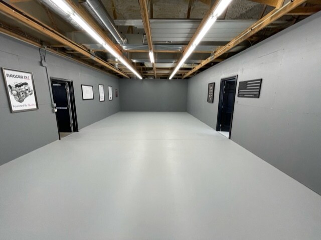 More Photos Of 170 W Circle Dr, Saint Charles Manufacturing For Lease