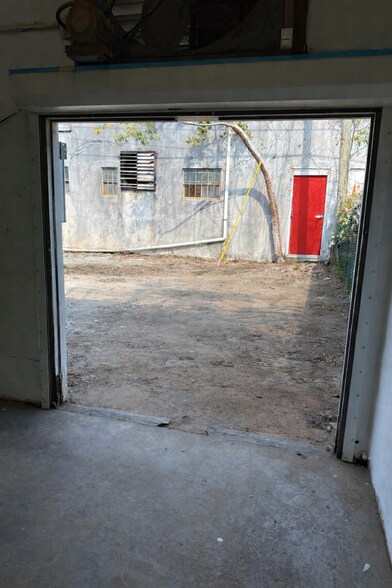 More Photos Of 279-281 SW 33rd St, Fort Lauderdale Warehouse For Lease