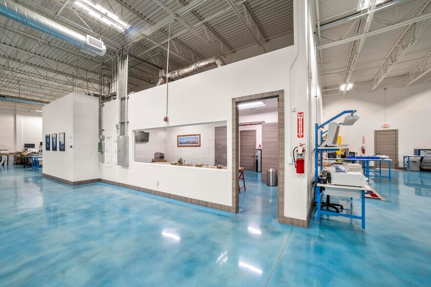 More Photos Of 320 International Pky, Sunrise Warehouse For Sale