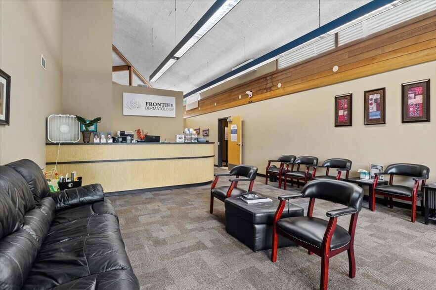 More Photos Of 1390 Waverly Dr SE, Albany Medical For Lease