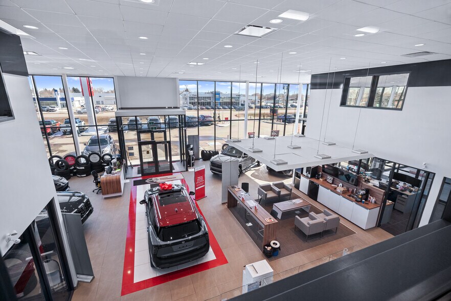 More Photos Of 2202 50 Av, Lloydminster Auto Dealership For Sale