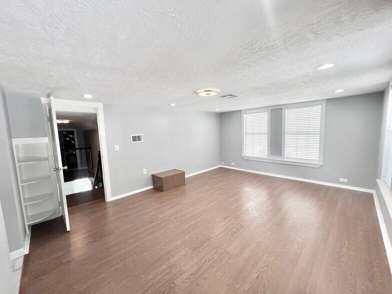 More Photos Of 741 E 9th St, Houston Office Residential For Lease