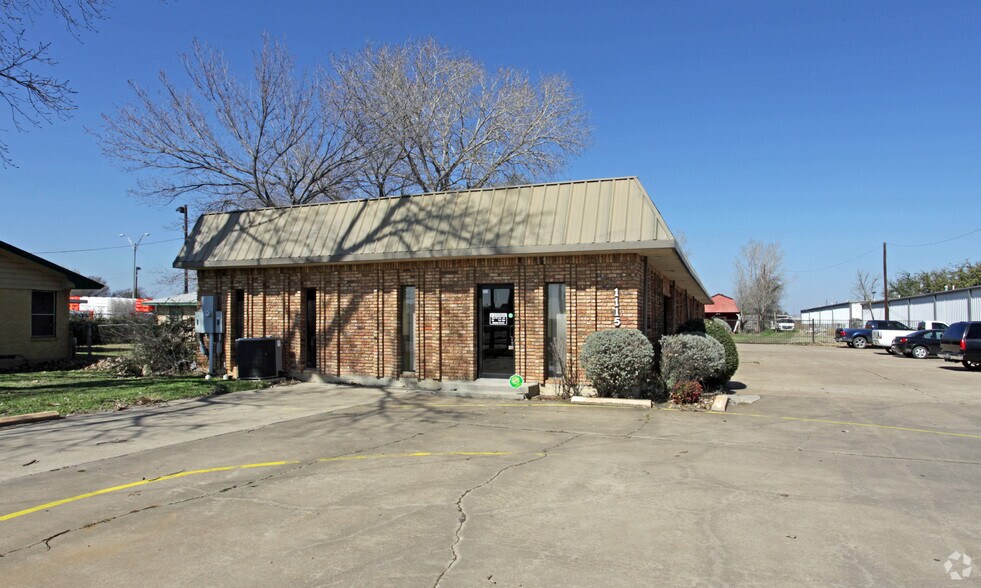 More Photos Of 1115 California Ln, Arlington Freestanding For Lease