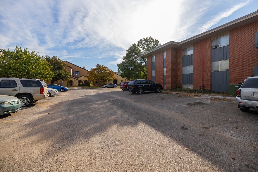More Photos Of 2520 E Lincoln St, Wichita Apartments For Sale