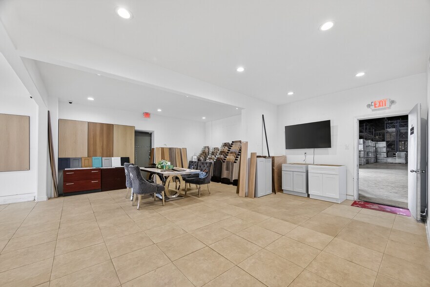 More Photos Of 1320 Almeda Genoa Rd, Houston Manufacturing For Lease