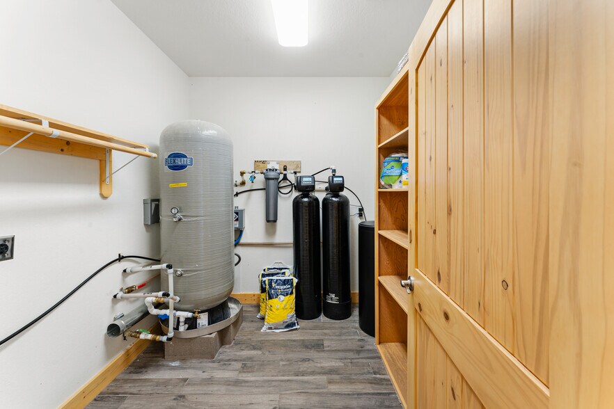 More Photos Of 9702 Surrey Ln, Richmond Light Distribution For Sale