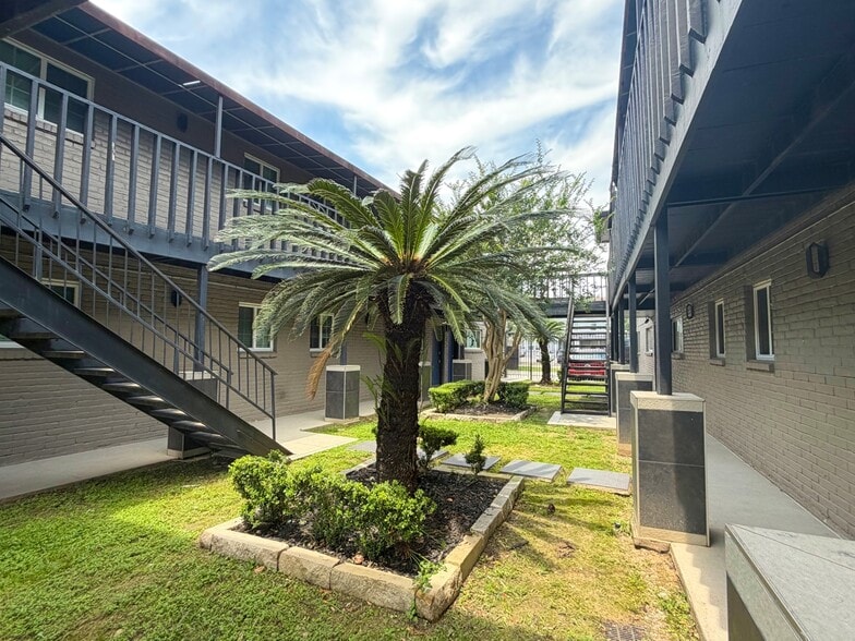 More Photos Of 2508 Southmore Blvd, Houston Apartments For Sale