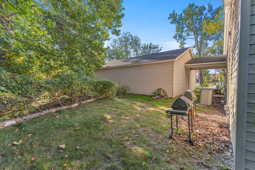 More Photos Of 435 Sumpter rd, Belleville Hospital For Sale