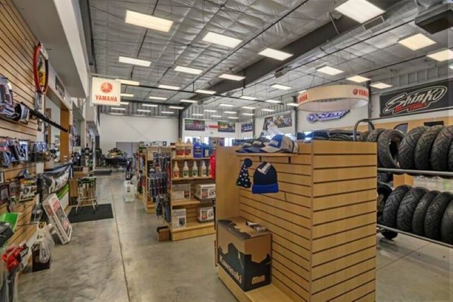 More Photos Of 111 NE 45th Ave, Minot Showroom For Lease