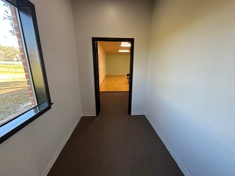 More Photos Of 140 AN County Road 140, Palestine Flex For Sale