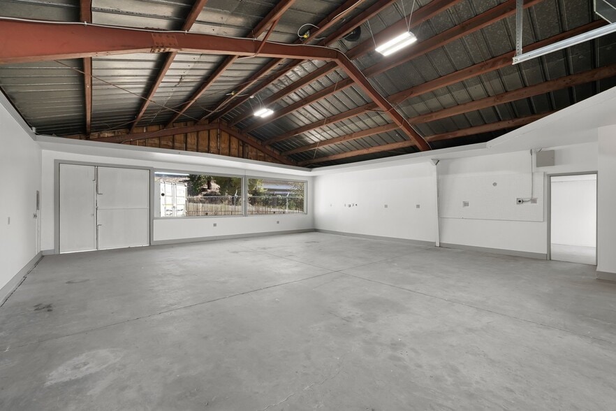 More Photos Of 3724 Oak st, Paso Robles Warehouse For Lease